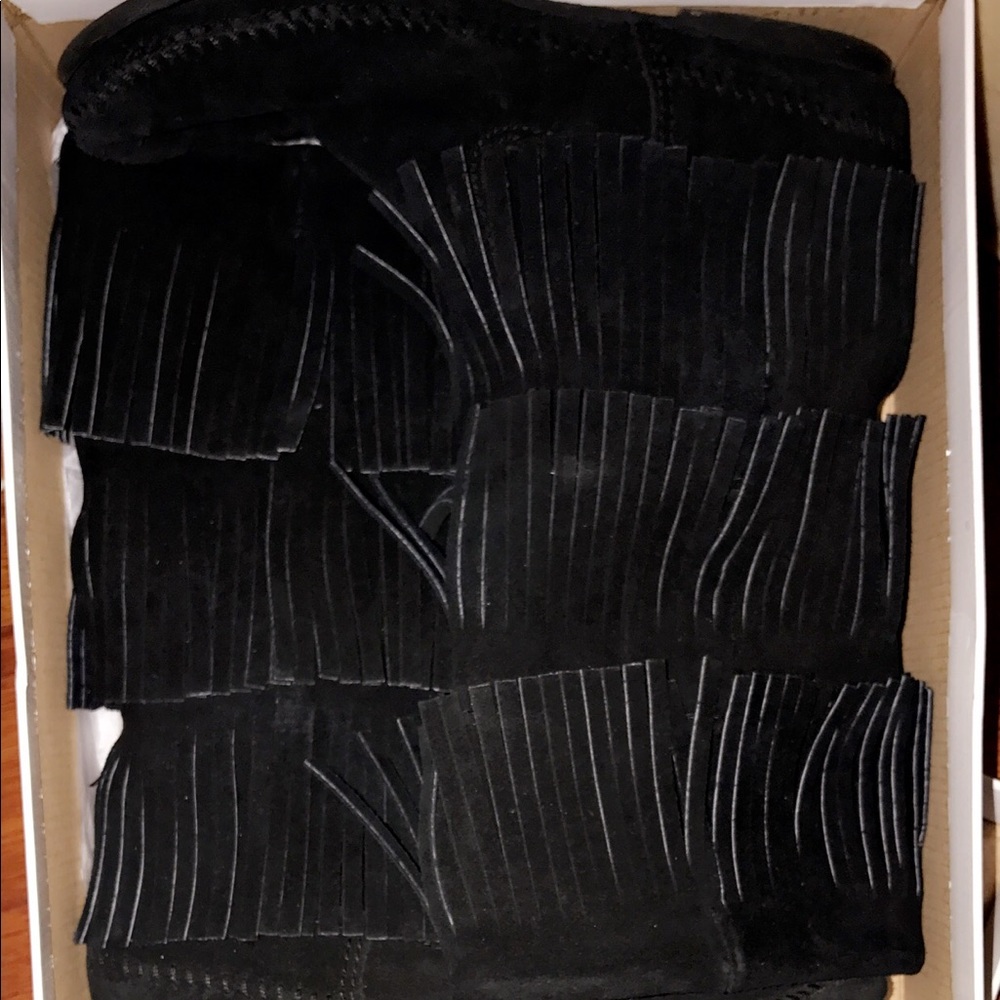 Minnetonka fringe suede boots